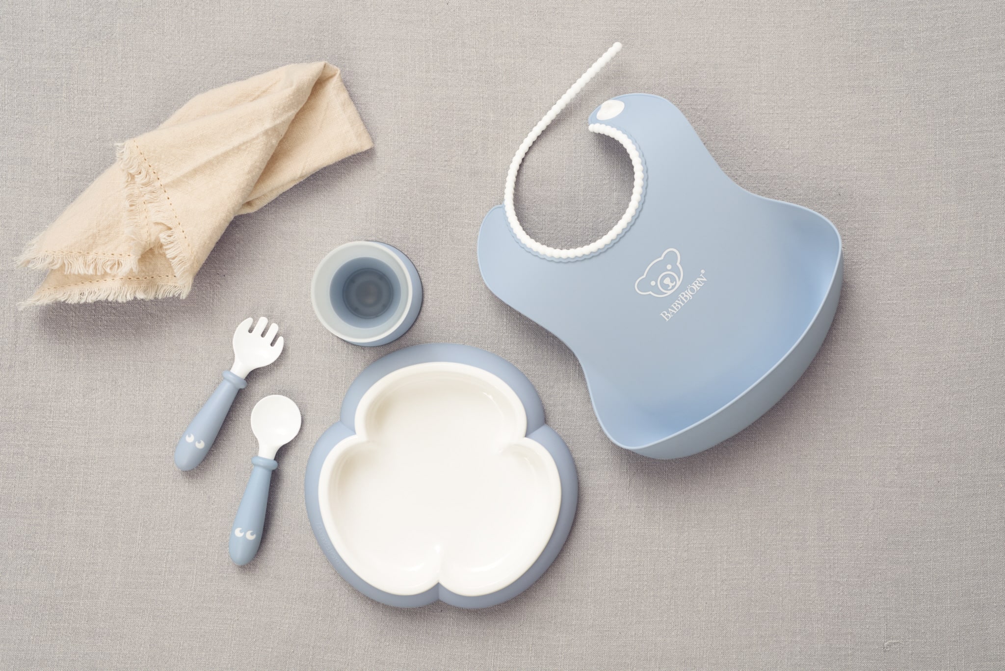 Дитячий набір Baby Dinner Set Powder Blue (тарілка, ложка, слюнявчик та чашечка) - купити в інтернет-магазині Юнимед